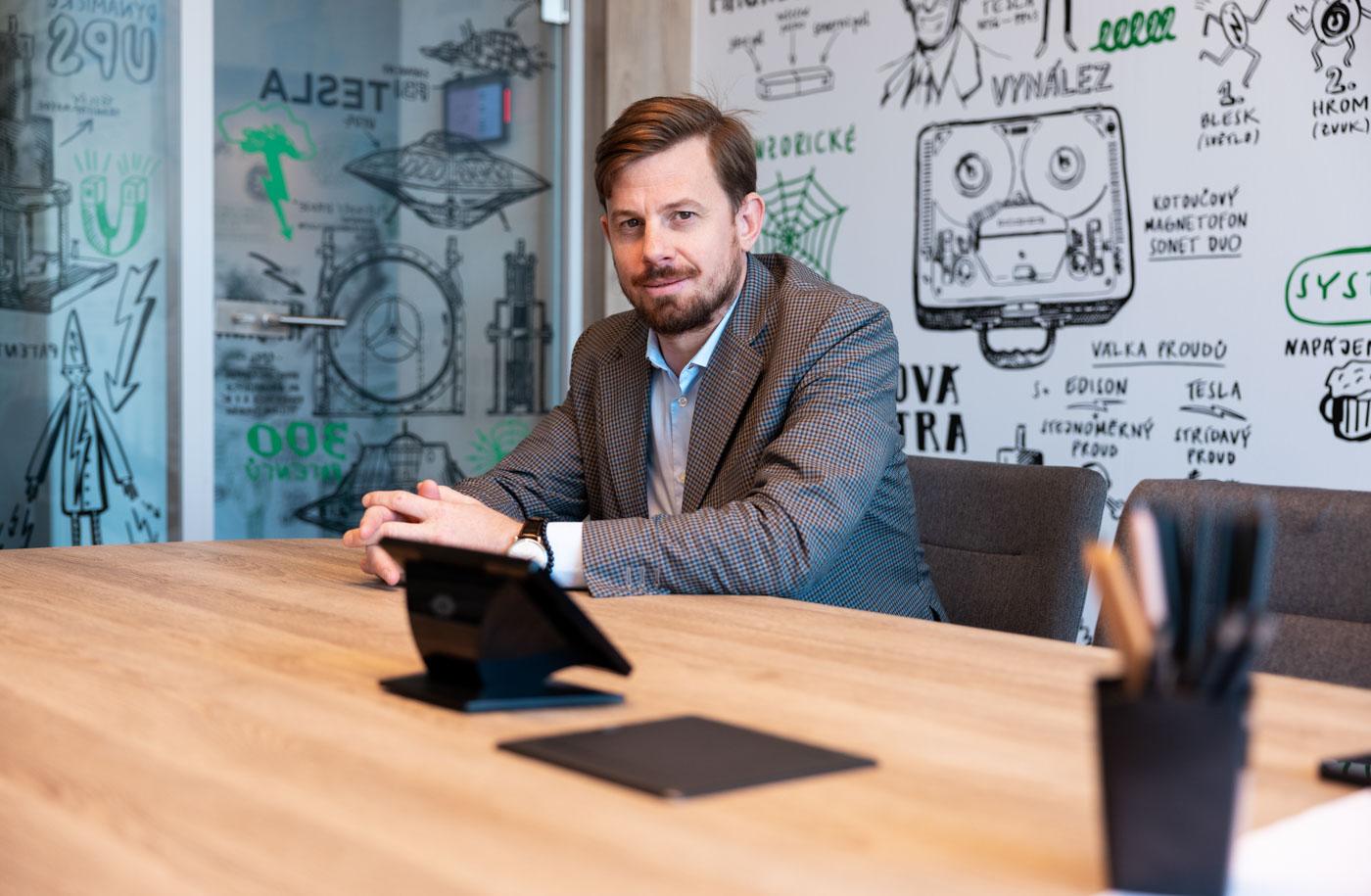 product-image-The Rise of Modular Data Centers in the Middle East and North Africa: A Conversation with Milivoj Uzelac jr. in the Saleshero podcast 